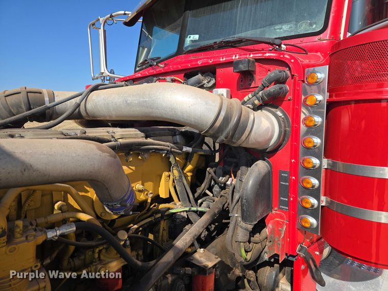 image for item ET1435 2005 Peterbilt 379 semi truck