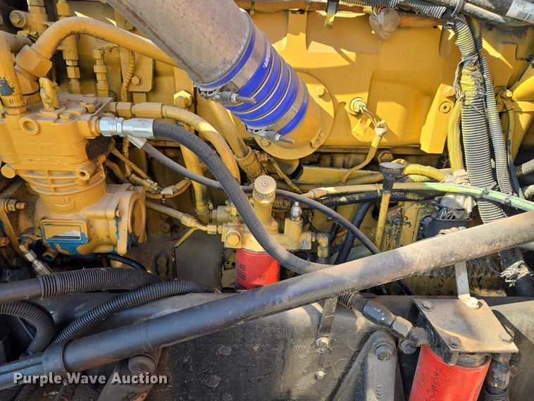 image for item ET1435 2005 Peterbilt 379 semi truck