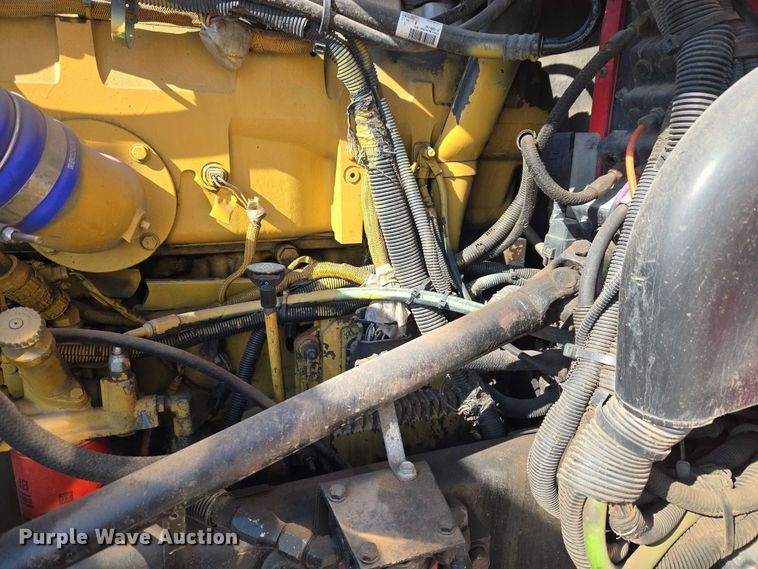 image for item ET1435 2005 Peterbilt 379 semi truck