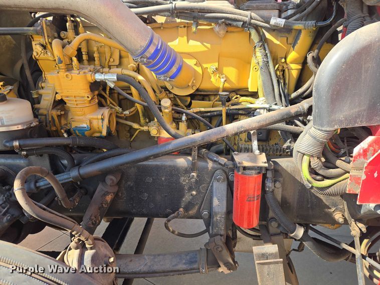 image for item ET1435 2005 Peterbilt 379 semi truck