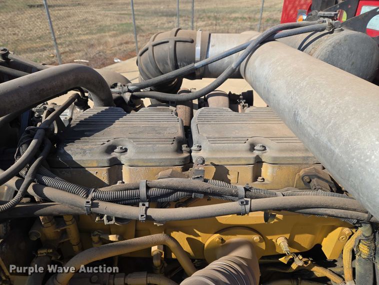 image for item ET1435 2005 Peterbilt 379 semi truck