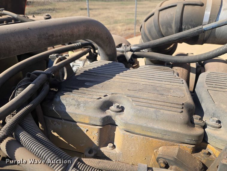 image for item ET1435 2005 Peterbilt 379 semi truck