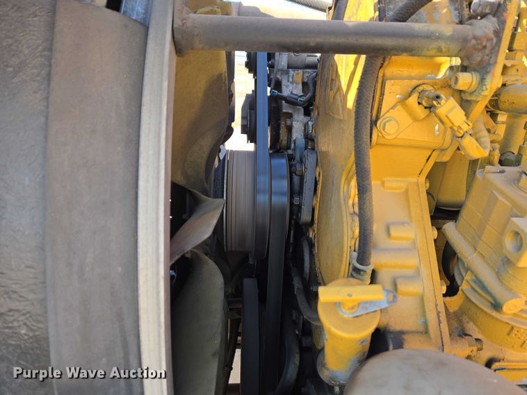 image for item ET1435 2005 Peterbilt 379 semi truck