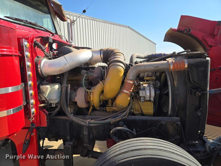 image for item ET1435 2005 Peterbilt 379 semi truck