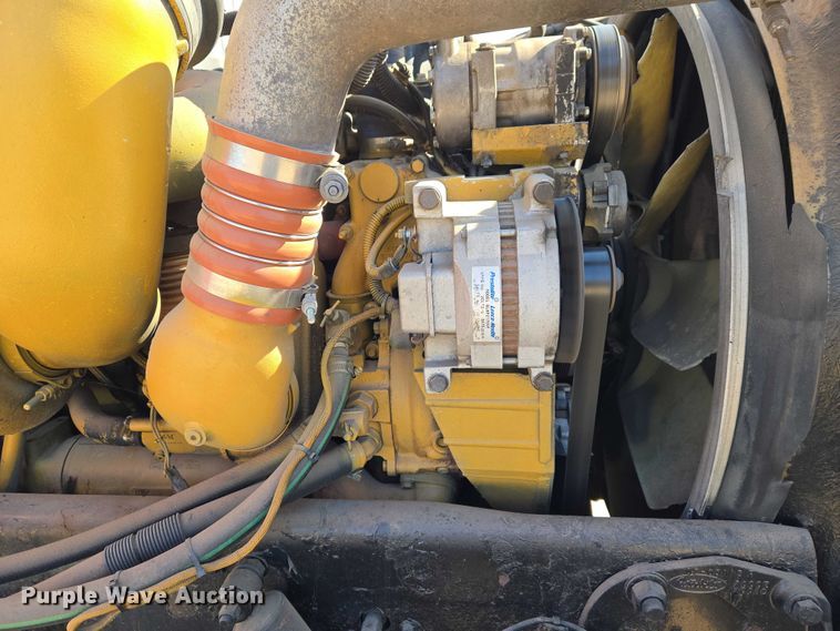 image for item ET1435 2005 Peterbilt 379 semi truck