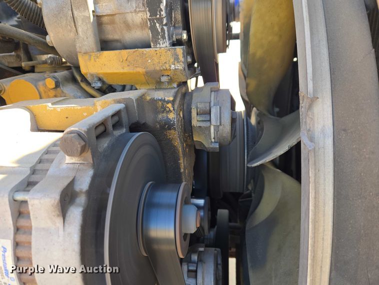 image for item ET1435 2005 Peterbilt 379 semi truck