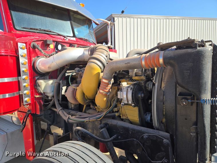 image for item ET1435 2005 Peterbilt 379 semi truck
