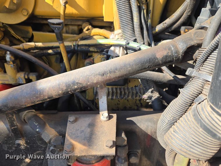 image for item ET1435 2005 Peterbilt 379 semi truck