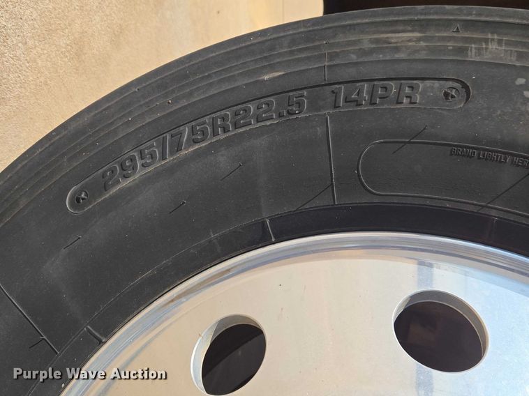 image for item ET1435 2005 Peterbilt 379 semi truck