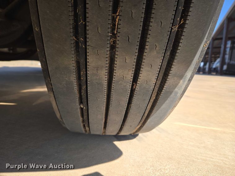 image for item ET1435 2005 Peterbilt 379 semi truck