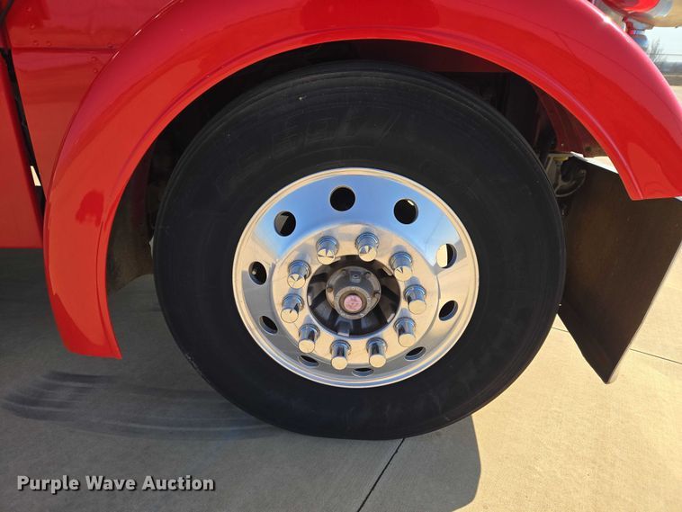 image for item ET1435 2005 Peterbilt 379 semi truck