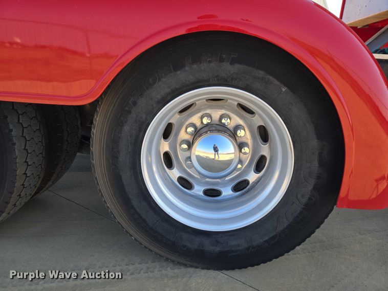 image for item ET1435 2005 Peterbilt 379 semi truck