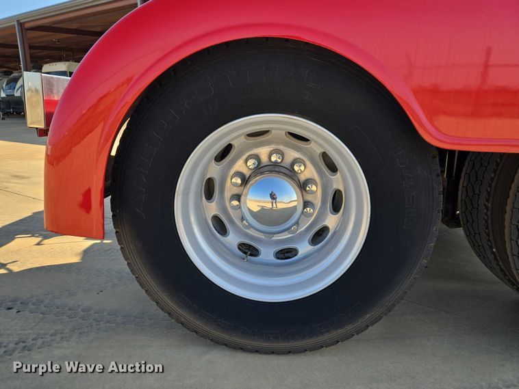 image for item ET1435 2005 Peterbilt 379 semi truck