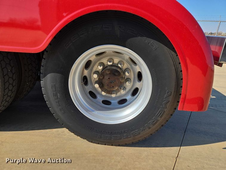 image for item ET1435 2005 Peterbilt 379 semi truck