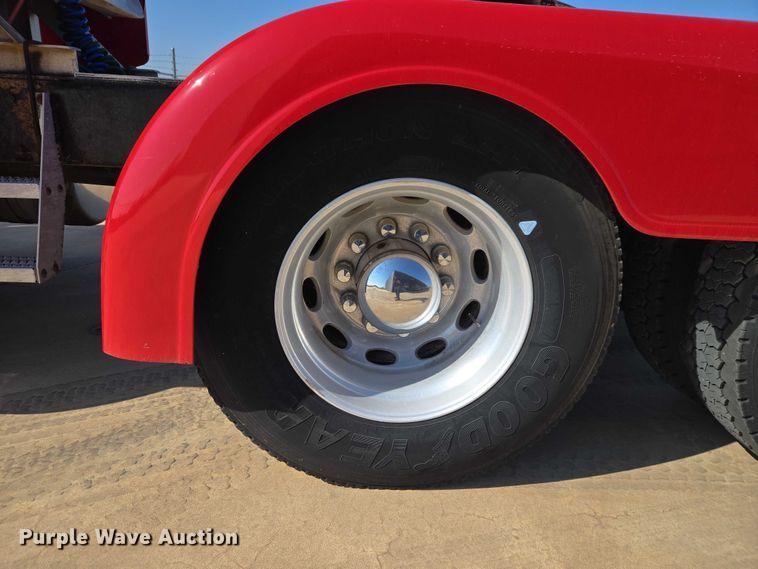 image for item ET1435 2005 Peterbilt 379 semi truck