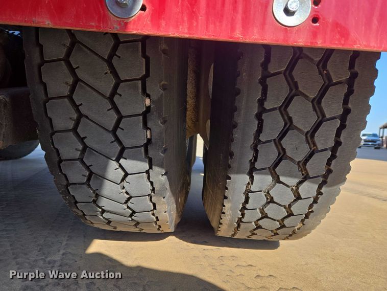 image for item ET1435 2005 Peterbilt 379 semi truck