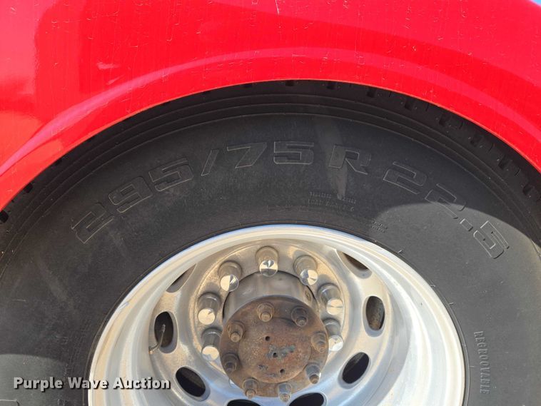 image for item ET1435 2005 Peterbilt 379 semi truck