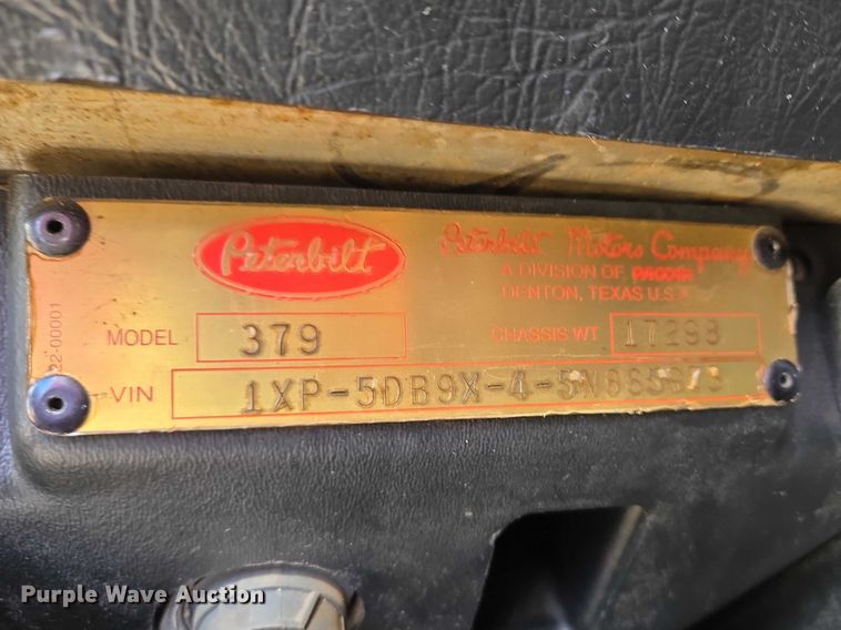image for item ET1435 2005 Peterbilt 379 semi truck