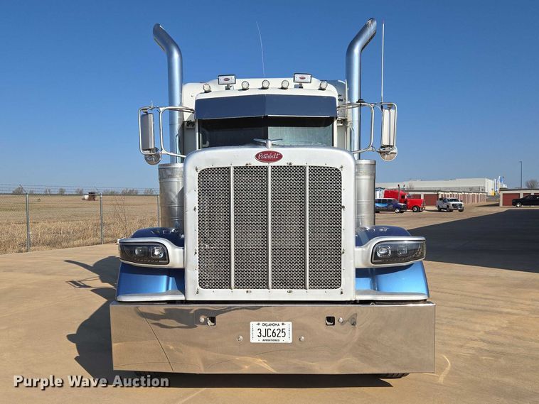 image for item ET1436 2008 Peterbilt 389 semi truck