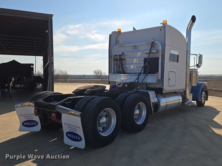 image for item ET1436 2008 Peterbilt 389 semi truck