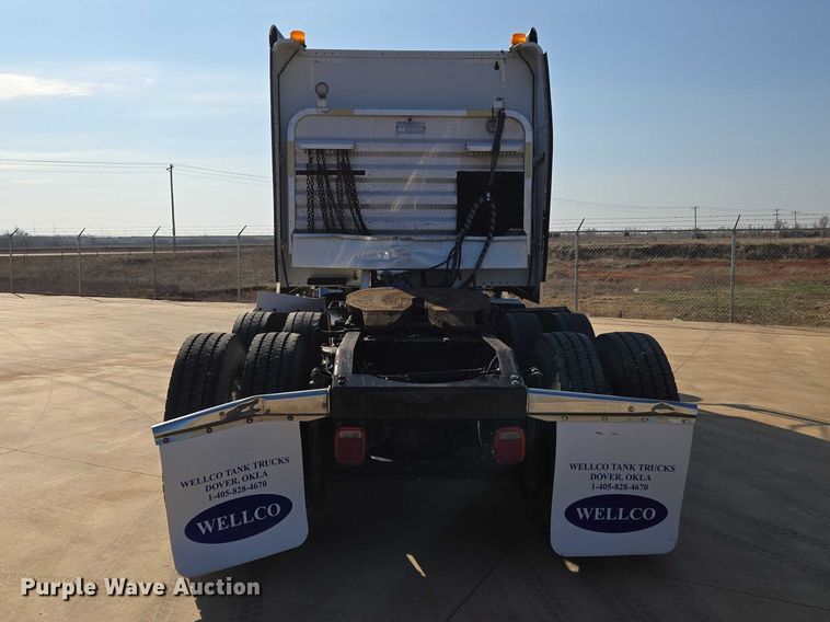 image for item ET1436 2008 Peterbilt 389 semi truck