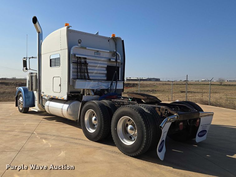 image for item ET1436 2008 Peterbilt 389 semi truck