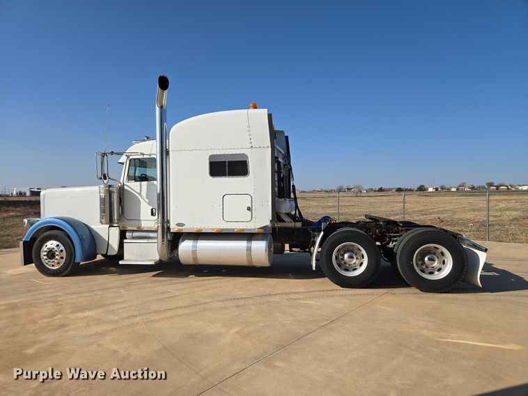image for item ET1436 2008 Peterbilt 389 semi truck