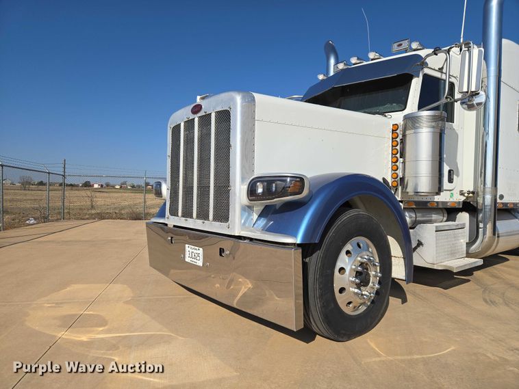 image for item ET1436 2008 Peterbilt 389 semi truck
