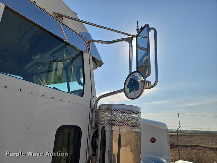 image for item ET1436 2008 Peterbilt 389 semi truck
