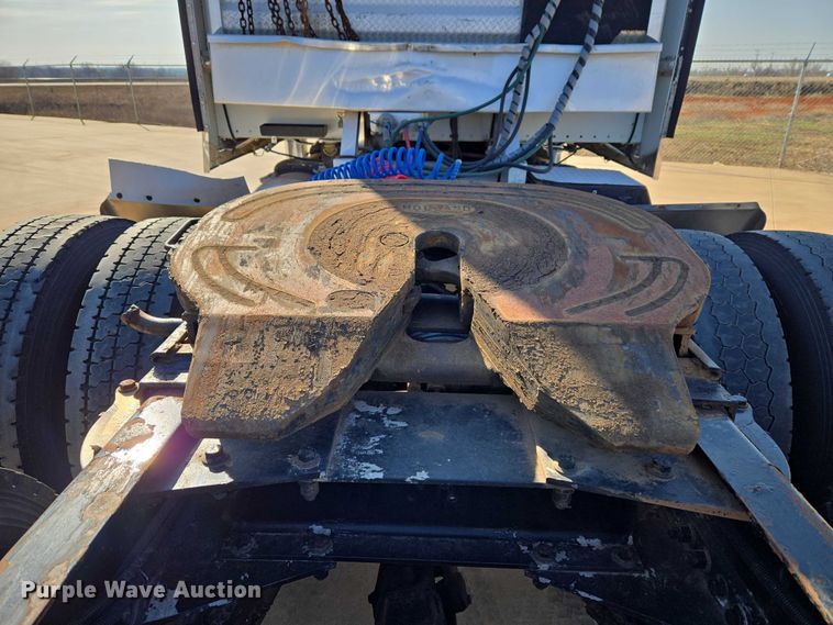 image for item ET1436 2008 Peterbilt 389 semi truck