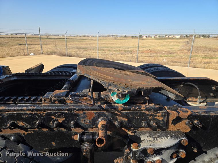 image for item ET1436 2008 Peterbilt 389 semi truck