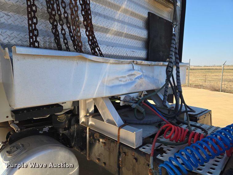 image for item ET1436 2008 Peterbilt 389 semi truck