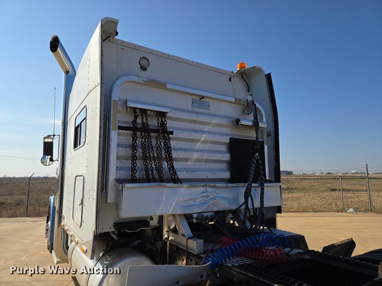 image for item ET1436 2008 Peterbilt 389 semi truck