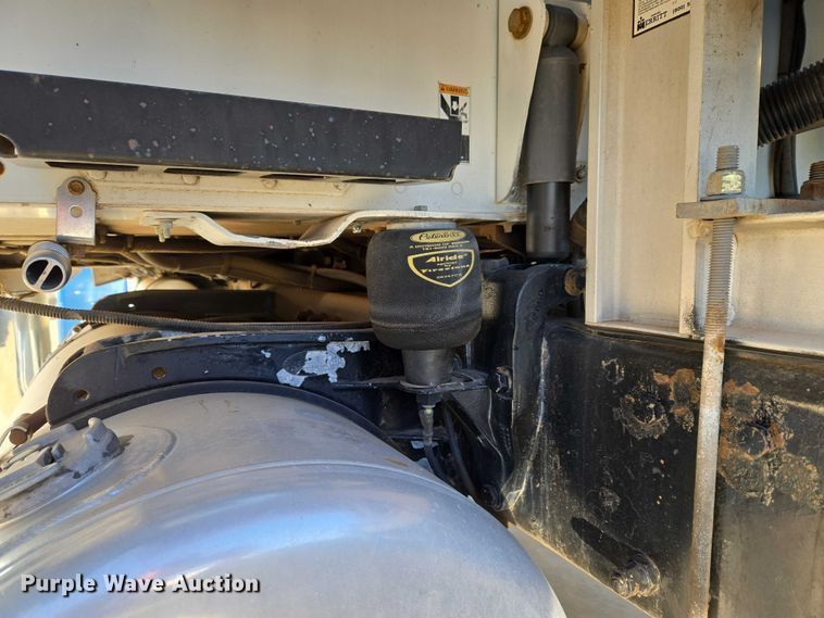 image for item ET1436 2008 Peterbilt 389 semi truck