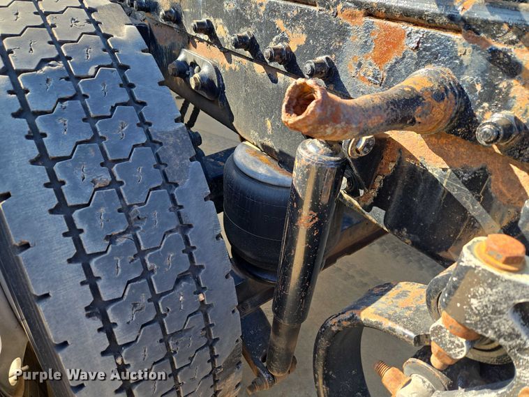 image for item ET1436 2008 Peterbilt 389 semi truck