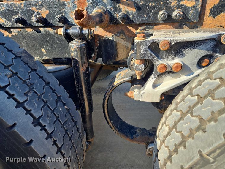 image for item ET1436 2008 Peterbilt 389 semi truck