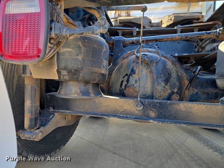 image for item ET1436 2008 Peterbilt 389 semi truck