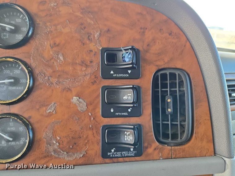 image for item ET1436 2008 Peterbilt 389 semi truck