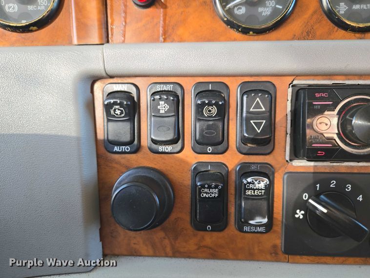 image for item ET1436 2008 Peterbilt 389 semi truck