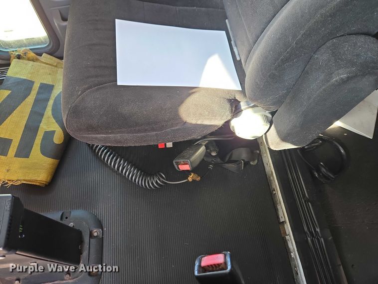 image for item ET1436 2008 Peterbilt 389 semi truck