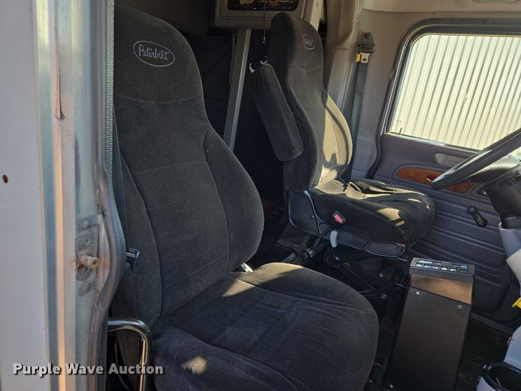 image for item ET1436 2008 Peterbilt 389 semi truck