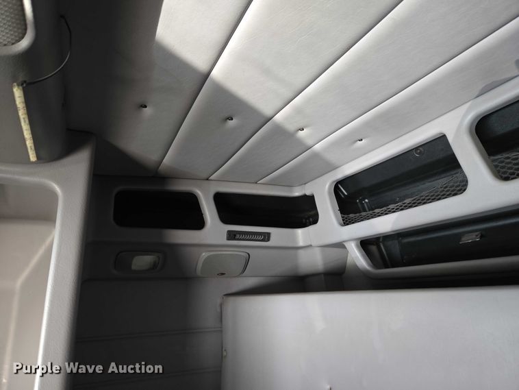 image for item ET1436 2008 Peterbilt 389 semi truck