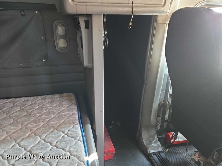 image for item ET1436 2008 Peterbilt 389 semi truck