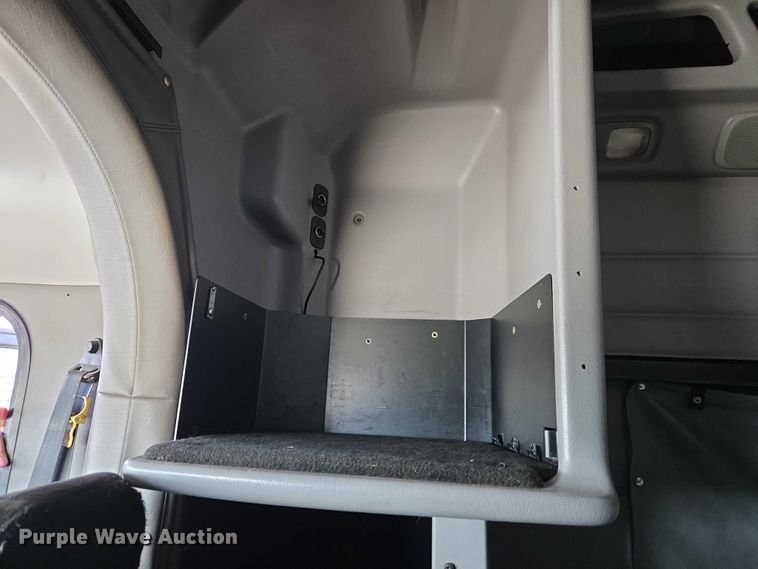 image for item ET1436 2008 Peterbilt 389 semi truck