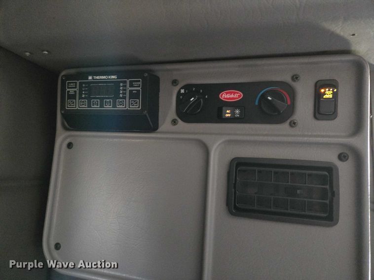 image for item ET1436 2008 Peterbilt 389 semi truck