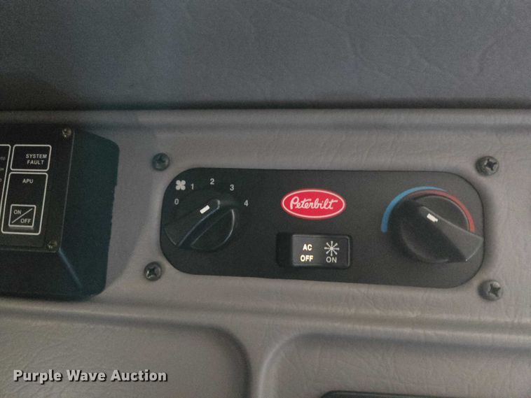 image for item ET1436 2008 Peterbilt 389 semi truck