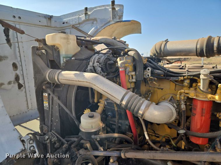 image for item ET1436 2008 Peterbilt 389 semi truck