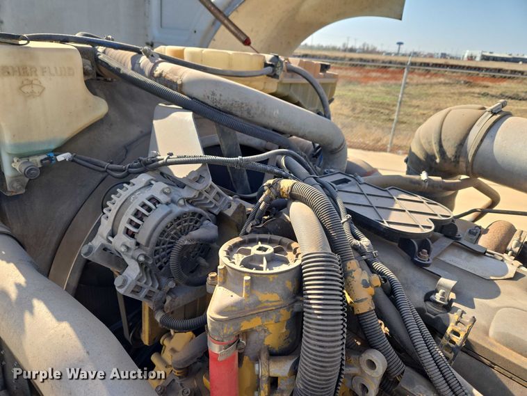 image for item ET1436 2008 Peterbilt 389 semi truck