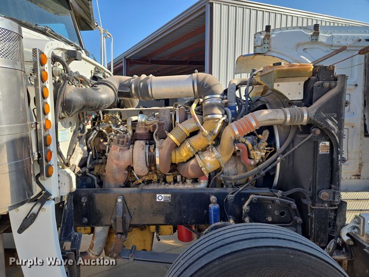 image for item ET1436 2008 Peterbilt 389 semi truck