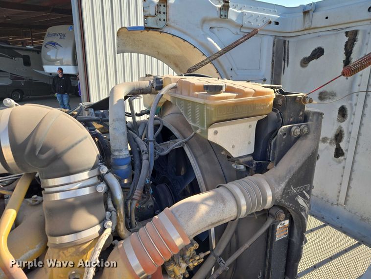 image for item ET1436 2008 Peterbilt 389 semi truck